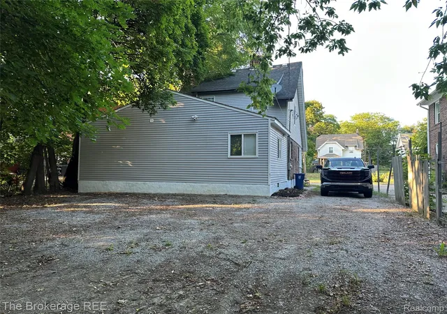Photo 22 of Single family home for sale at 821 N Chevrolet Ave, Flint, MI 48504 | MLS# 20261050215 | Listing updated on 2026-09-25