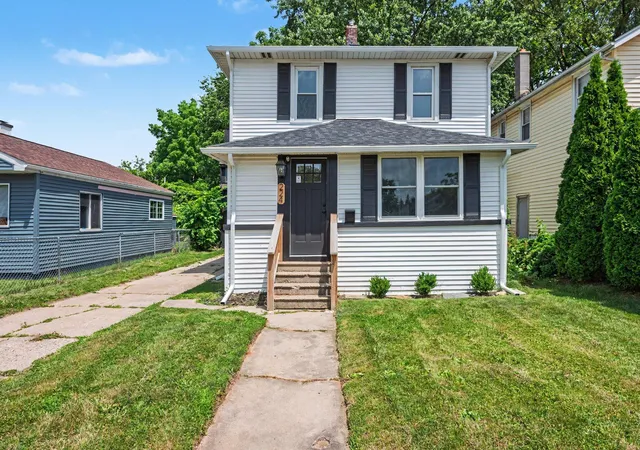 Photo 1 of Sale Pending at 224 W Burnham St, Battle Creek, MI 49015 | MLS# 65026033282 | Listing updated on 2026-09-14