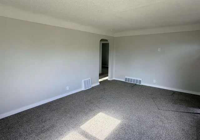 Photo 3 of Single family home for sale at 652 Ingleside Ave, Flint, MI 48507 | MLS# 5050213531 | Listing updated on 2026-09-16