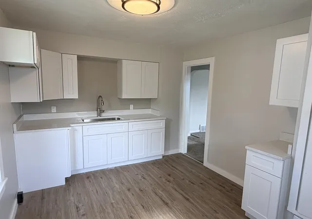 Photo 3 of Single family home for sale at 652 Ingleside Ave, Flint, MI 48507 | MLS# 5050213531 | Listing updated on 2026-09-16