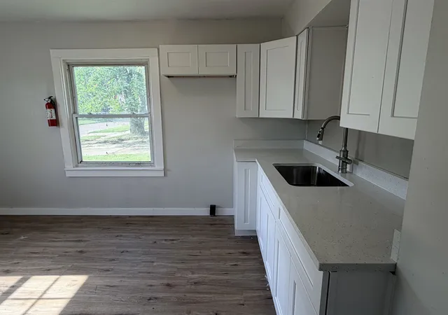 Photo 4 of Single family home for sale at 652 Ingleside Ave, Flint, MI 48507 | MLS# 5050213531 | Listing updated on 2026-09-16