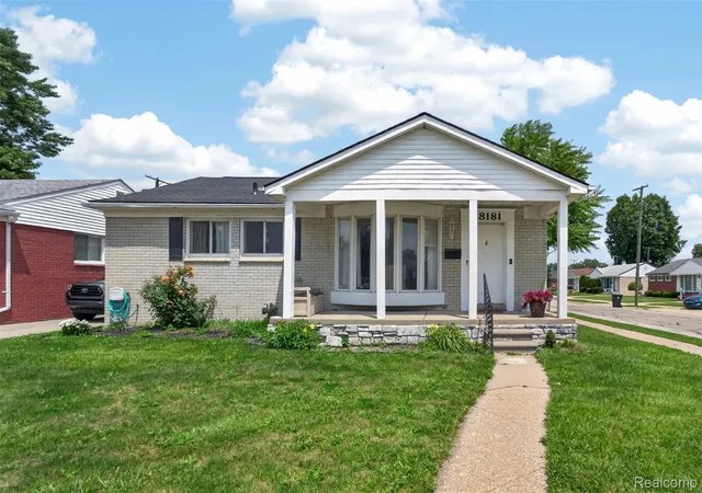 Photo 2 of Single family home for sale at 18181 Buckhannon St, Roseville, MI 48066 | MLS# 20261050229 | Listing updated on 2026-09-11