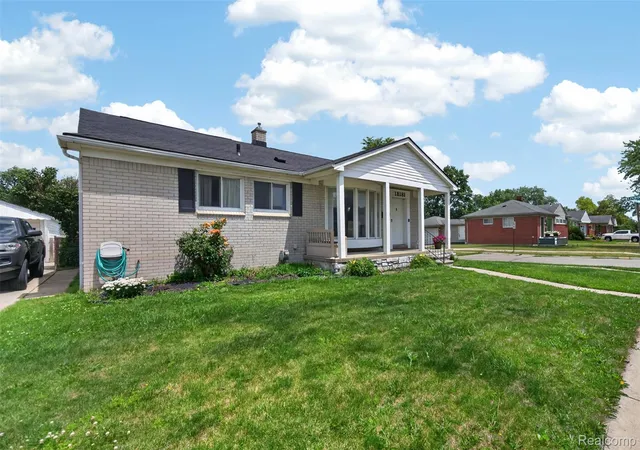 Photo 3 of Single family home for sale at 18181 Buckhannon St, Roseville, MI 48066 | MLS# 20261050229 | Listing updated on 2026-09-11