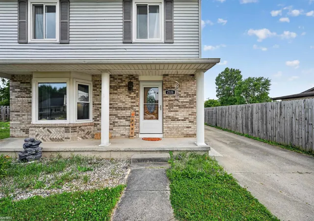 4th image of 2228 Mclaren St, Burton, MI 48529 | MLS# 5050213532