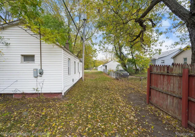 Photo 4 of Single family home for sale at 8104 Jackson Ave, Warren, MI 48089 | MLS# 20261050233 | Listing updated on 2026-09-11