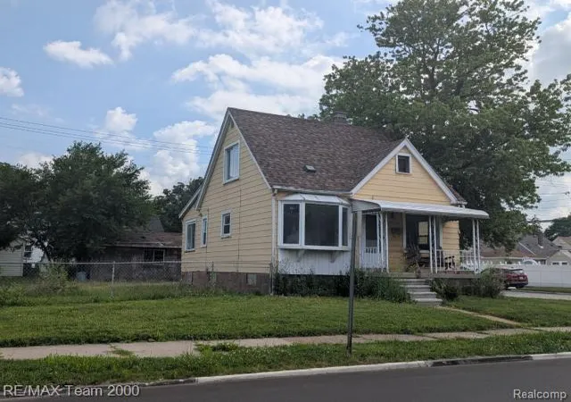 Photo 2 of Single family home for sale at 808 White Ave, Lincoln Park, MI 48146 | MLS# 20261050250 | Listing updated on 2026-07-06