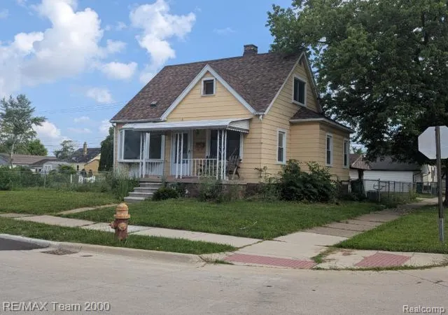 Photo 3 of Single family home for sale at 808 White Ave, Lincoln Park, MI 48146 | MLS# 20261050250 | Listing updated on 2026-07-06