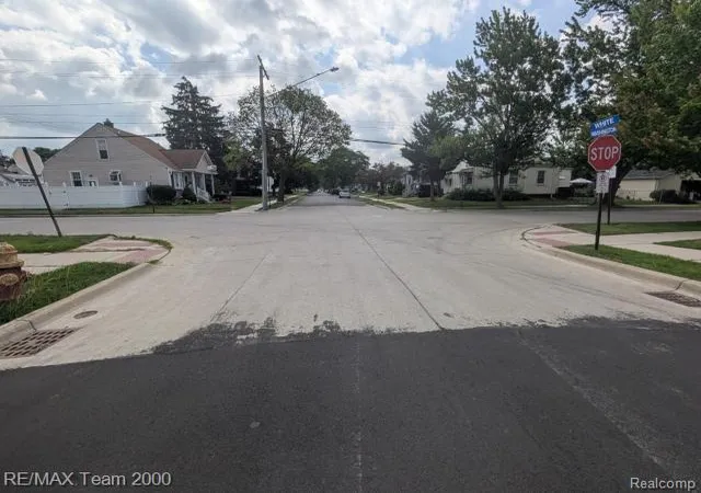 Photo 4 of Single family home for sale at 808 White Ave, Lincoln Park, MI 48146 | MLS# 20261050250 | Listing updated on 2026-07-06