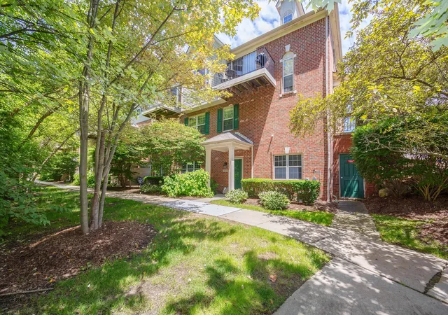 Listing Photo 5 - Condo for sale in building located at 39688 Rockcrest Ln, Northville, MI 48168