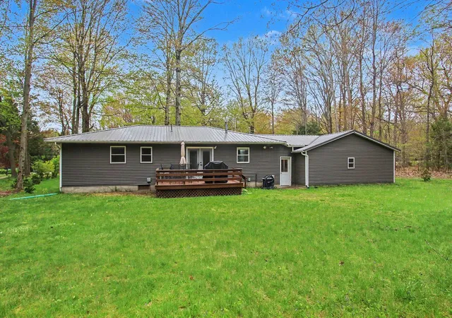 Photo 4 of Single family home for sale at 18412 148th Avenue, Spring Lake, MI 49456 | MLS# 71026033344 | Listing updated on 2026-08-24