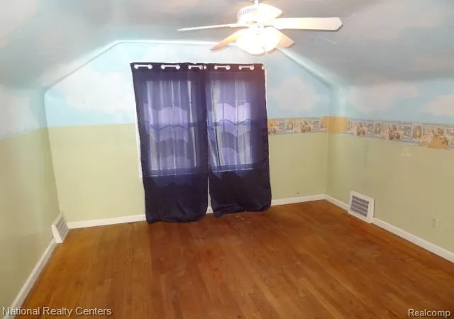 23rd image of 25711 Hopkins St, Dearborn Heights, MI 48125 | MLS# 20261050296