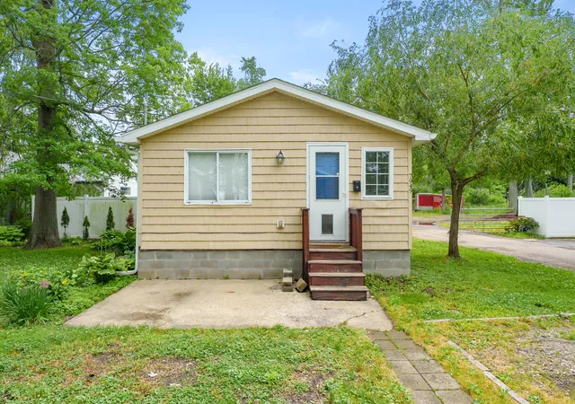 Photo 1 of Single family home for sale at 7949 Oak St, Vicksburg, MI 49097 | MLS# 66026033350 | Listing updated on 2026-08-18