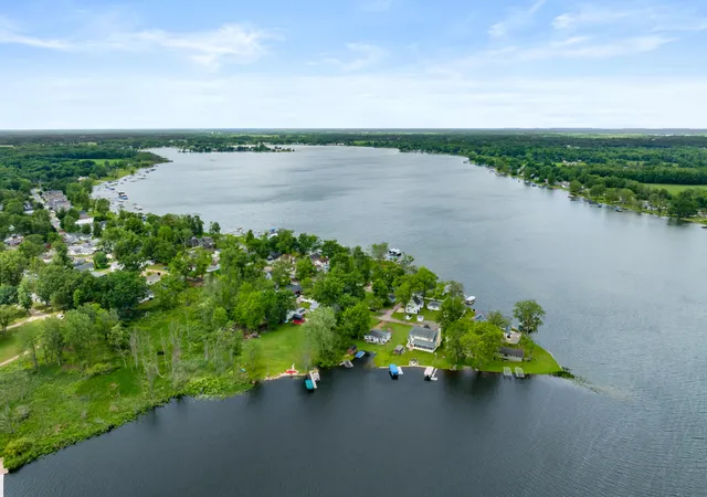 Photo 3 of Single family home for sale at 7949 Oak St, Vicksburg, MI 49097 | MLS# 66026033350 | Listing updated on 2026-08-18