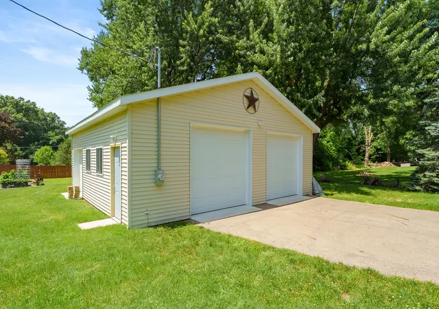 2nd image of 68334 Apple Ln, Benton Harbor, MI 49022 | MLS# 66026033353