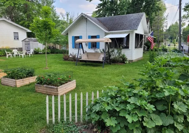 Photo 1 of Single family home for sale at 11055 E Indian Lake Dr, Vicksburg, MI 49097 | MLS# 66026033352 | Listing updated on 2026-09-21