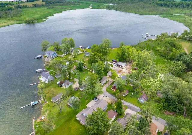 Photo 2 of Single family home for sale at 11055 E Indian Lake Dr, Vicksburg, MI 49097 | MLS# 66026033352 | Listing updated on 2026-09-21
