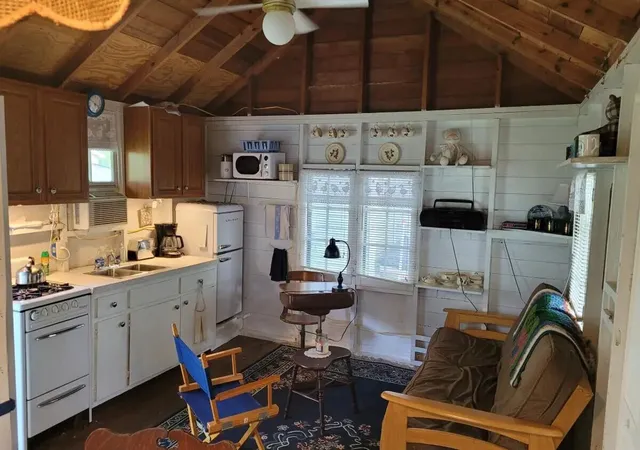 Photo 3 of Single family home for sale at 11055 E Indian Lake Dr, Vicksburg, MI 49097 | MLS# 66026033352 | Listing updated on 2026-09-21