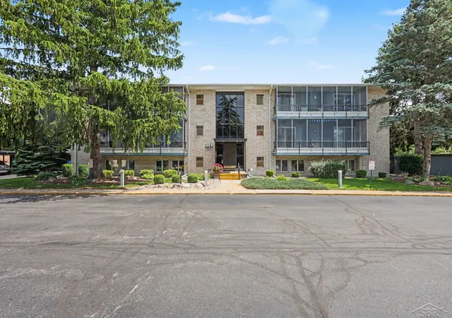 Listing Photo 2 - Condo for sale in building located at 5935 W Michigan Ave, Saginaw, MI 48638