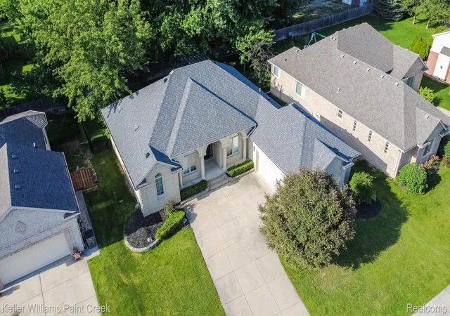 Photo 4 of Single family home for sale at 20695 Gaberty Dr, Clinton Township, MI 48038 | MLS# 20261050321 | Listing updated on 2026-08-21