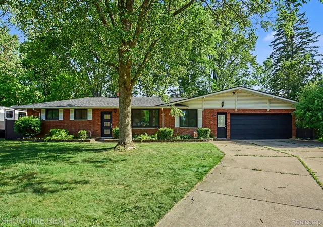 Photo 1 of Sale Pending at 3699 Mark Rd, Waterford, MI 48328 | MLS# 20261050327 | Listing updated on 2026-08-02