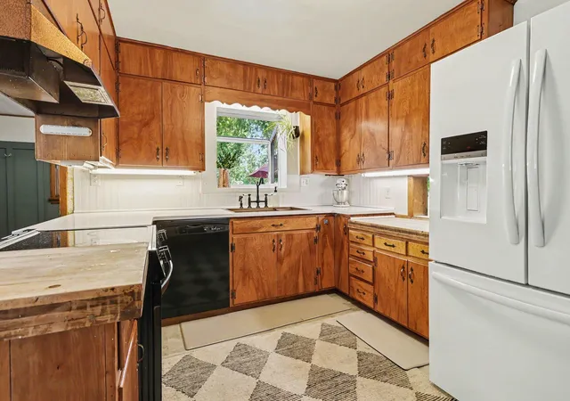 Photo 3 of Single family home for sale at 751 Jakway Ave, Benton Harbor, MI 49022 | MLS# 69026033375 | Listing updated on 2026-10-07