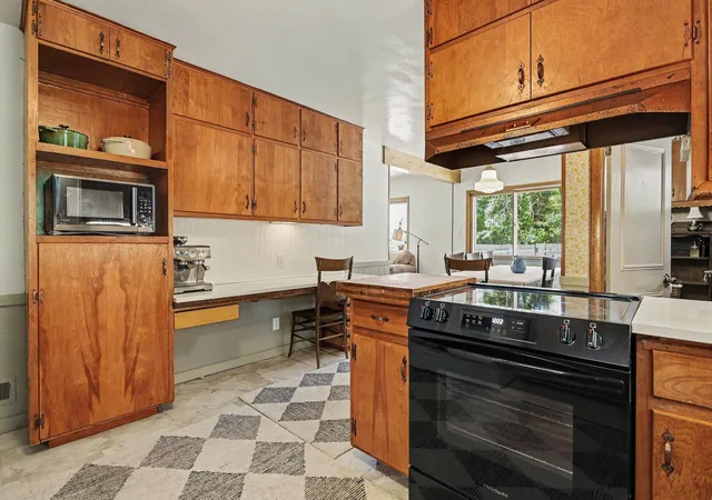 Photo 4 of Single family home for sale at 751 Jakway Ave, Benton Harbor, MI 49022 | MLS# 69026033375 | Listing updated on 2026-10-07