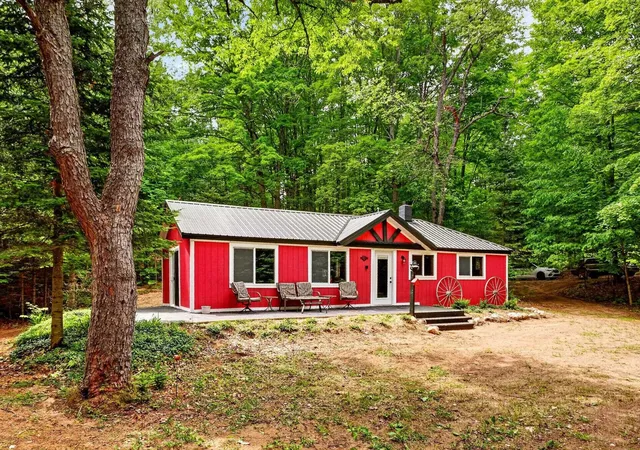 Photo 2 of Single family home for sale at 7979 N Turnerville Rd, Mc Bain, MI 49657 | MLS# 78080070558 | Listing updated on 2026-09-03