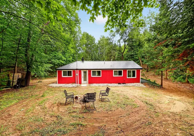 Photo 4 of Single family home for sale at 7979 N Turnerville Rd, Mc Bain, MI 49657 | MLS# 78080070558 | Listing updated on 2026-09-03