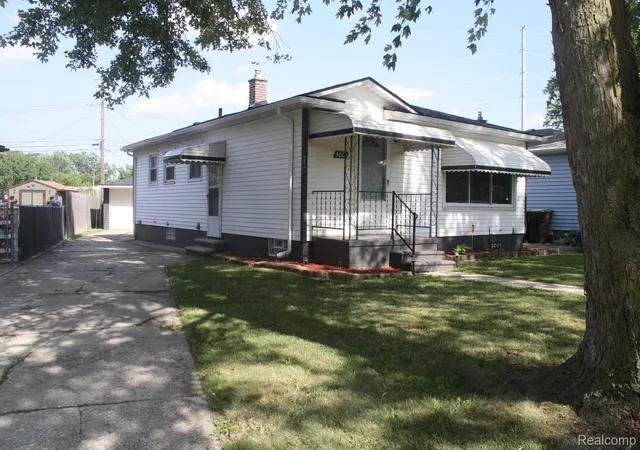 Photo 2 of Single family home for sale at 5001 Montfaucon St, Trenton, MI 48183 | MLS# 20261050342 | Listing updated on 2026-09-17