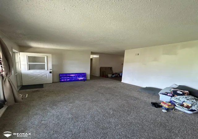Photo 2 of Single family home for sale at 9115 N Vassar Rd, Mount Morris, MI 48458 | MLS# 5050213573 | Listing updated on 2026-09-15