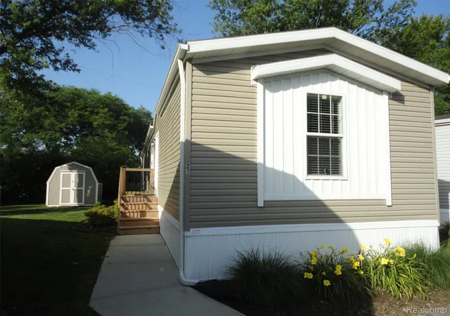 Photo 1 of Single family home for sale at 21 Saint Andrews, Temperance, MI 48182 | MLS# 20261050346 | Listing updated on 2026-09-18