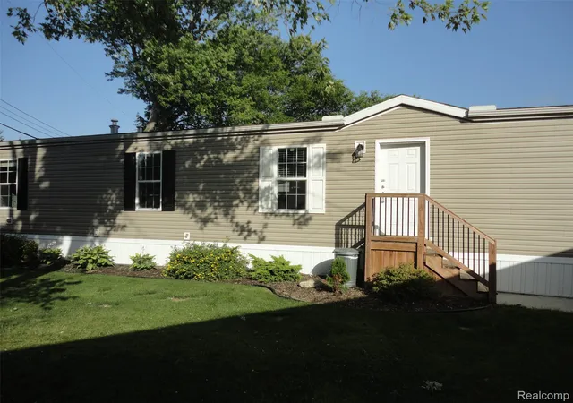 Photo 2 of Single family home for sale at 21 Saint Andrews, Temperance, MI 48182 | MLS# 20261050346 | Listing updated on 2026-09-18