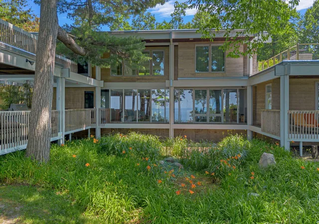 Photo 3 of Mansion for sale at 1600 Rocky Gap Rd, Benton Harbor, MI 49022 | MLS# 69026033396 | Listing updated on 2026-07-02