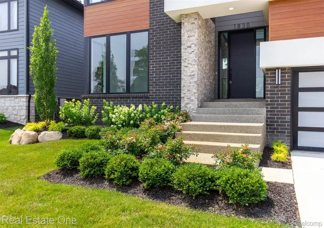 Photo 3 of Single family home for sale at 1830 Sadie Shore Dr, Commerce Township, MI 48382 | MLS# 20261050357 | Listing updated on 2026-08-30