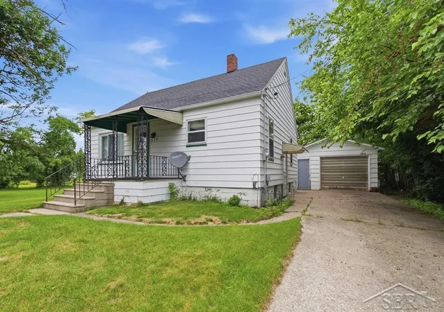 Photo 1 of Sale Pending at 419 S Warren St, Pinconning, MI 48650 | MLS# 61050213585 | Listing updated on 2026-07-06