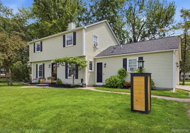 2nd image of 26560 Acacia St, Harrison Township, MI 48045 | MLS# 20261050362