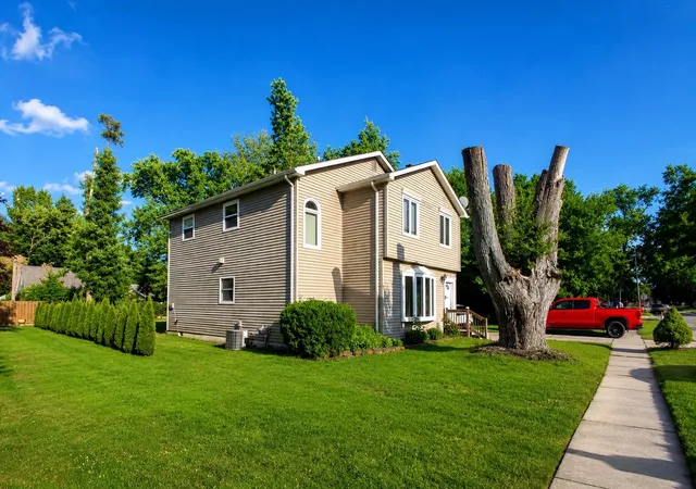 Photo 1 of Single family home for sale at 21812 Albion Ave, Farmington Hills, MI 48336 | MLS# 58050213591 | Listing updated on 2026-08-18