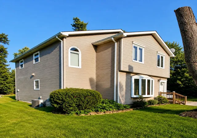 Photo 2 of Single family home for sale at 21812 Albion Ave, Farmington Hills, MI 48336 | MLS# 58050213591 | Listing updated on 2026-08-18