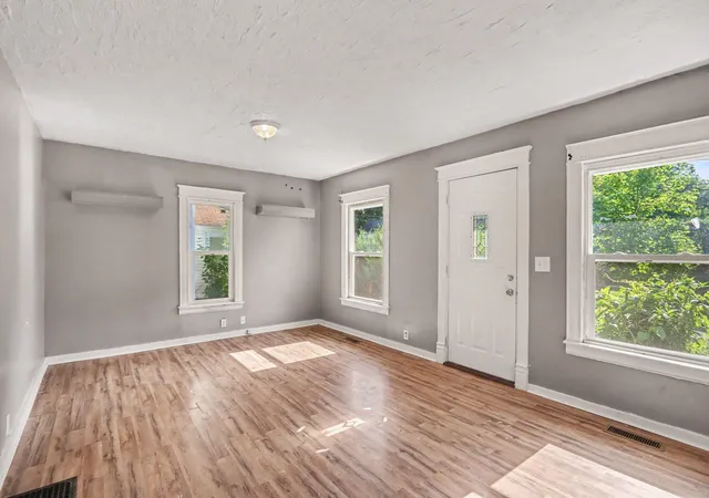 Photo 3 of Single family home for sale at 707 Denner St, Kalamazoo, MI 49006 | MLS# 66026033410 | Listing updated on 2026-09-11