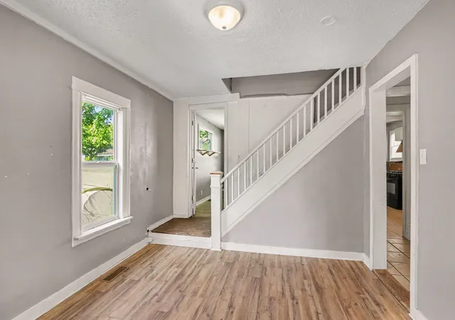 Photo 4 of Single family home for sale at 707 Denner St, Kalamazoo, MI 49006 | MLS# 66026033410 | Listing updated on 2026-09-11