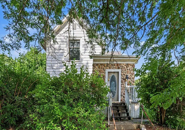 2nd image of 113 N Gorham St, Jackson, MI 49202 | MLS# 55026033408