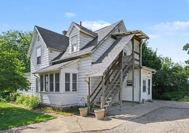 3rd image of 113 N Gorham St, Jackson, MI 49202 | MLS# 55026033408