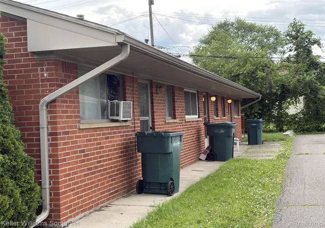 Listing Photo 5 - Condo for sale in building located at 4178 Drouillard St, Lincoln Park, MI 48146