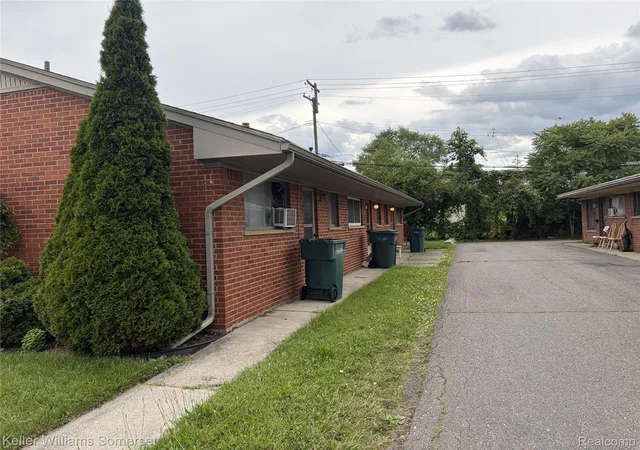Listing Photo 4 - Condo for sale in building located at 4186 Drouillard St, Lincoln Park, MI 48146