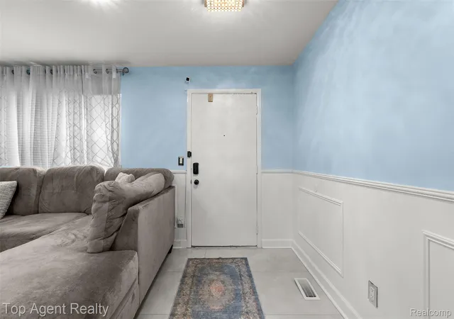 3rd image of 28264 Universal Dr #82, Warren, MI 48092 | MLS# 20261050403