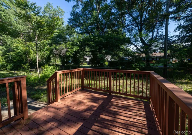 Photo 3 of Single family home for sale at 9650 Cooley Lake Rd, White Lake, MI 48386 | MLS# 20261050409 | Listing updated on 2026-09-01