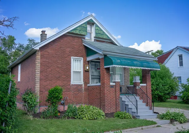 Photo 2 of Single family home for sale at 5672 Saint Clair St, Detroit, MI 48213 | MLS# 20261050410 | Listing updated on 2026-07-22