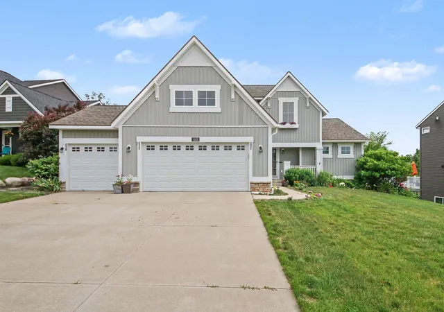 Photo 3 of Single family home for sale at 3113 Lowingside Dr, Jenison, MI 49428 | MLS# 65026033471 | Listing updated on 2026-10-02