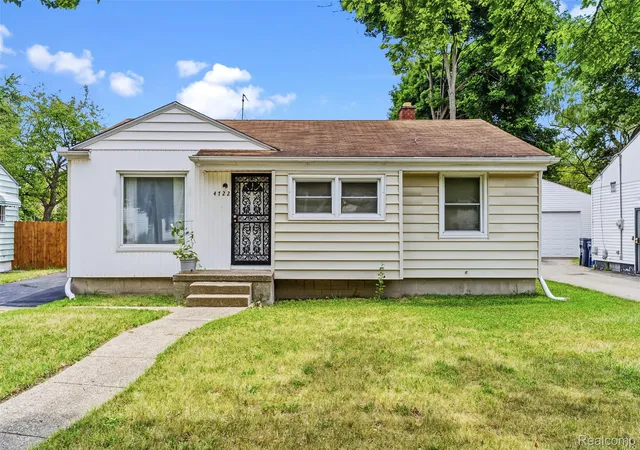 Photo 2 of Single family home for sale at 4722 Birchcrest Dr, Flint, MI 48504 | MLS# 20261050445 | Listing updated on 2026-09-09