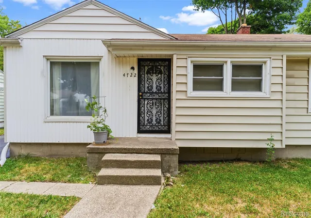 Photo 3 of Single family home for sale at 4722 Birchcrest Dr, Flint, MI 48504 | MLS# 20261050445 | Listing updated on 2026-09-09
